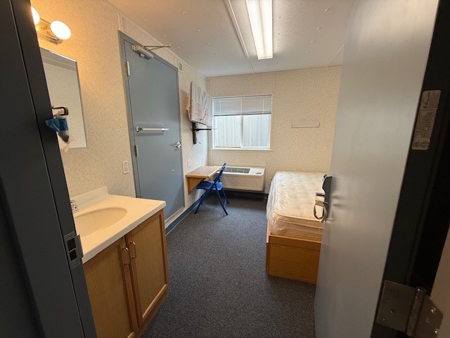 2 Units - Modular Trailer Mounted Buildings With 30 Jack & Jill Rooms And 4 Private Ensuite Rooms)